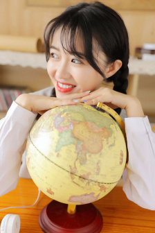 办公室揉着她两个硕大的乳球